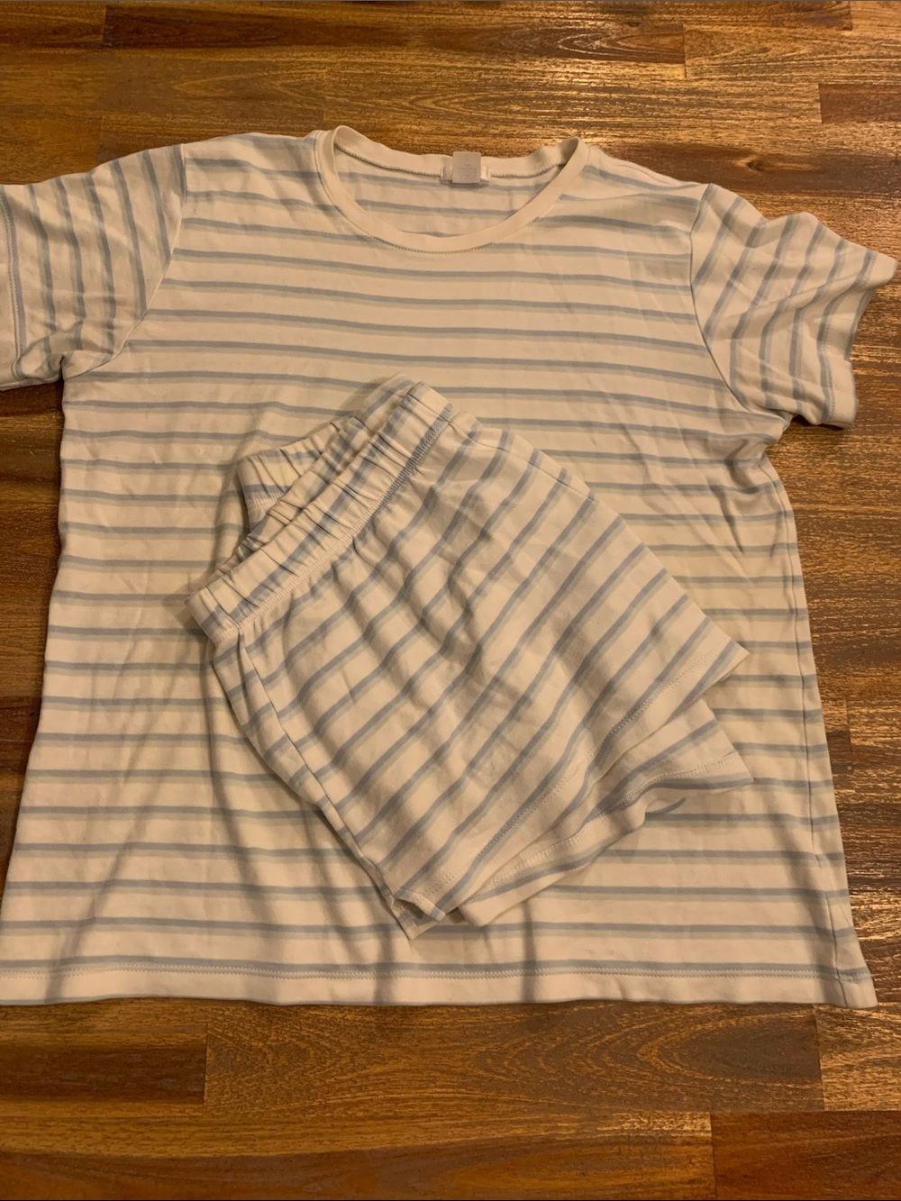 LAKE striped pajama set. Short sleeves top and short bottoms. Size small.